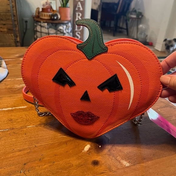 NWT Betsey Johnson Pumpkin Purse  ๐ Kitsch Pumpkin Crossbody - Picture 2 of 7